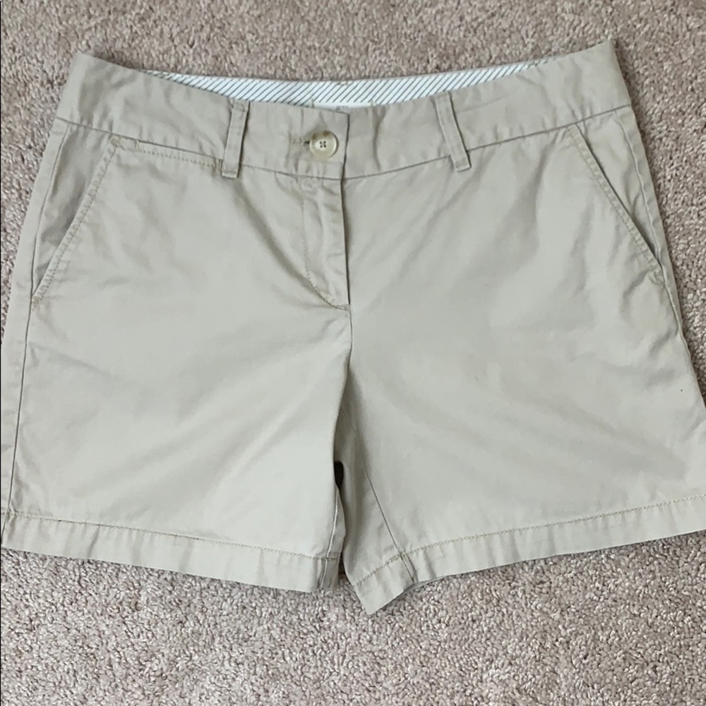 Ann Taylor LOFT Super Cute Cream Shorts